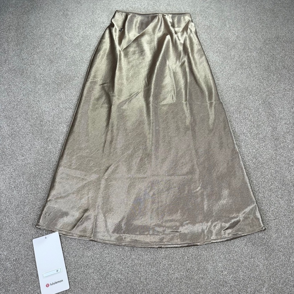 Lululemon Satin Midi Skirt High Rise Classic Fit Gold XXS 2/4 Preppy Classic New